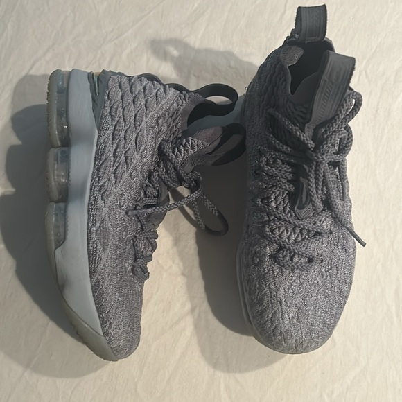 Nike LeBron 15 “City Edition” Wolf Grey/Metallic Gold Size Men 4 Youth Like new - Picture 9 of 16